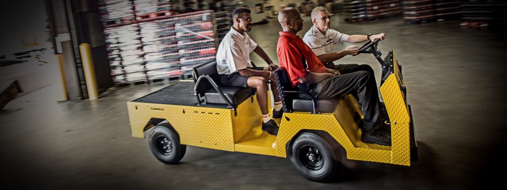 Vehículos Cushman para la movilidad de operarios, manutención y almacenaje de mercancías, en factorías y plataformas&nbsp;logísticas